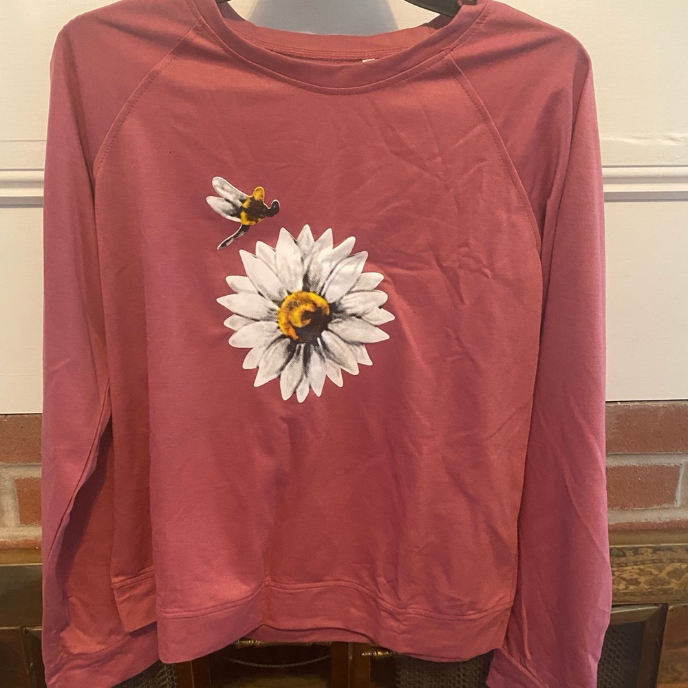 Daisy long sleeve shirt. NWOT